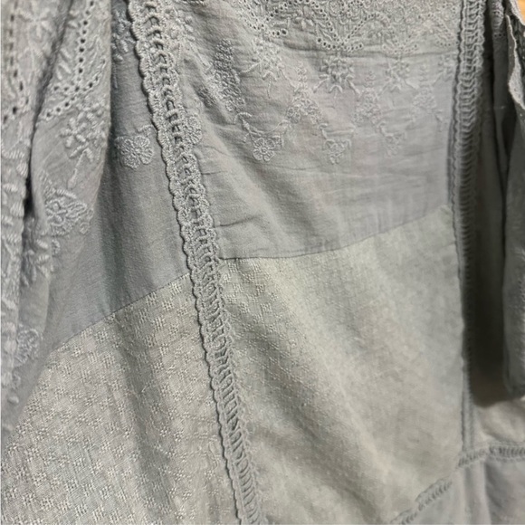 Entro Cold
Shoulder Embroidery Eyelet Top sage green - Picture 3 of 5